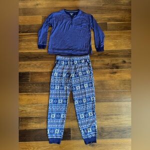 Nautica Velvet super soft long Sleeve Pajama Set size medium